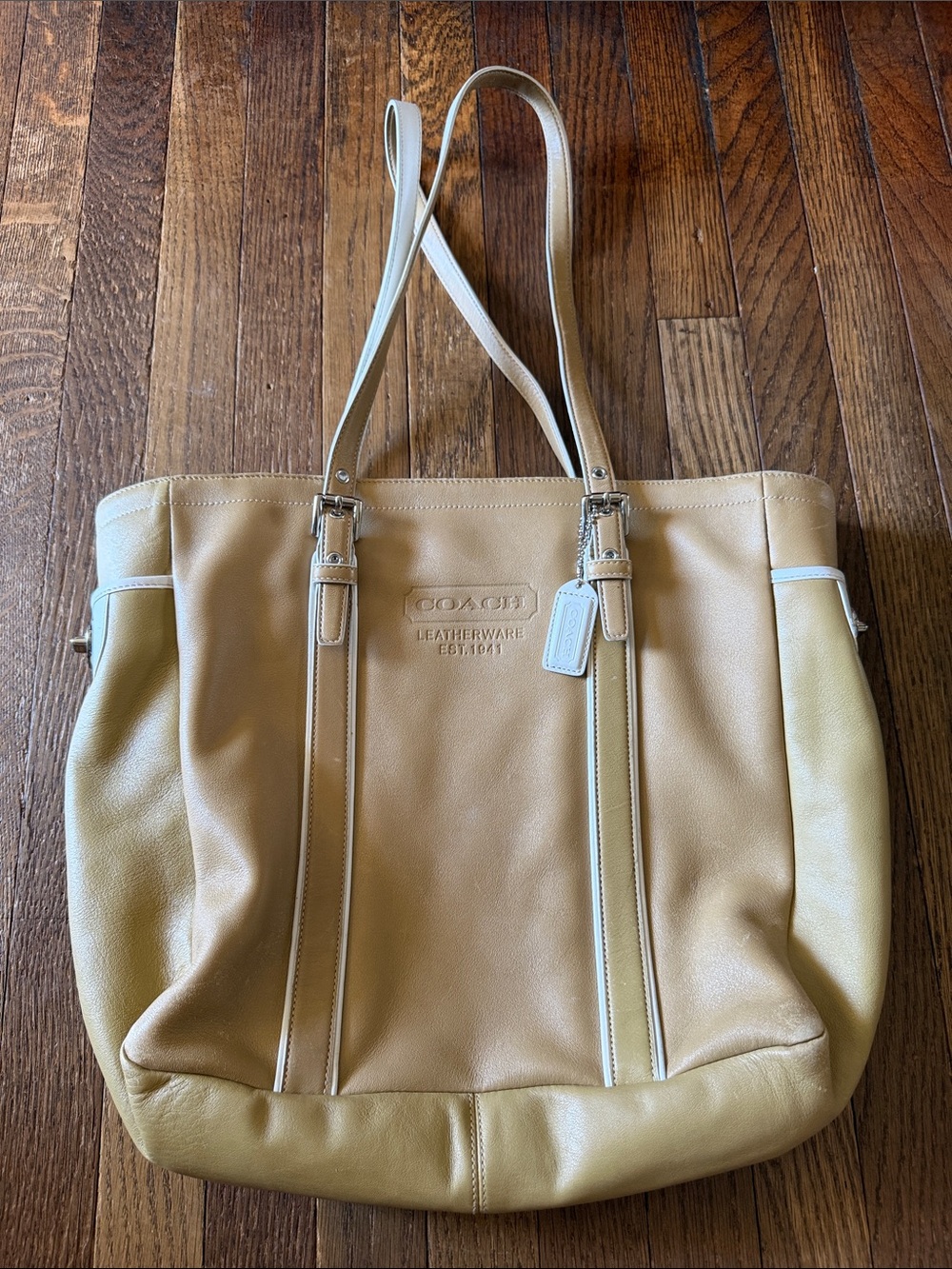 Vintage Leather Coach Tote Bag/Purse 🤍